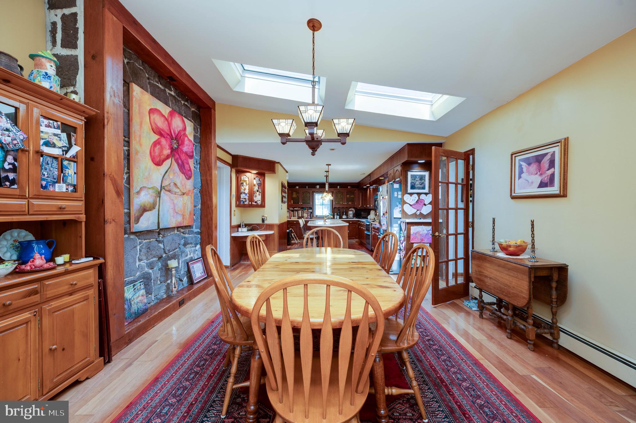 MONTROSE MANOR - Residential