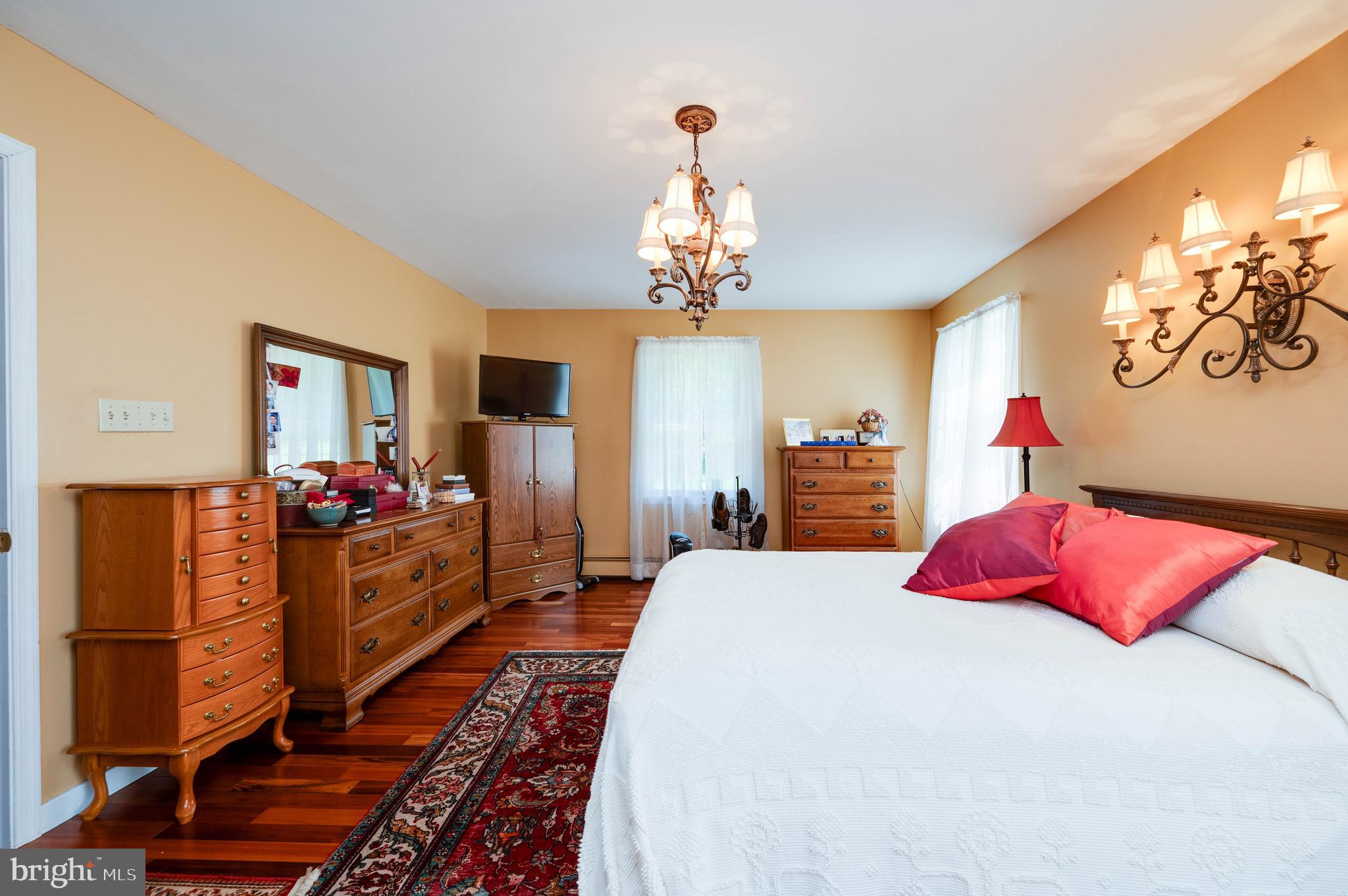 MONTROSE MANOR - Residential