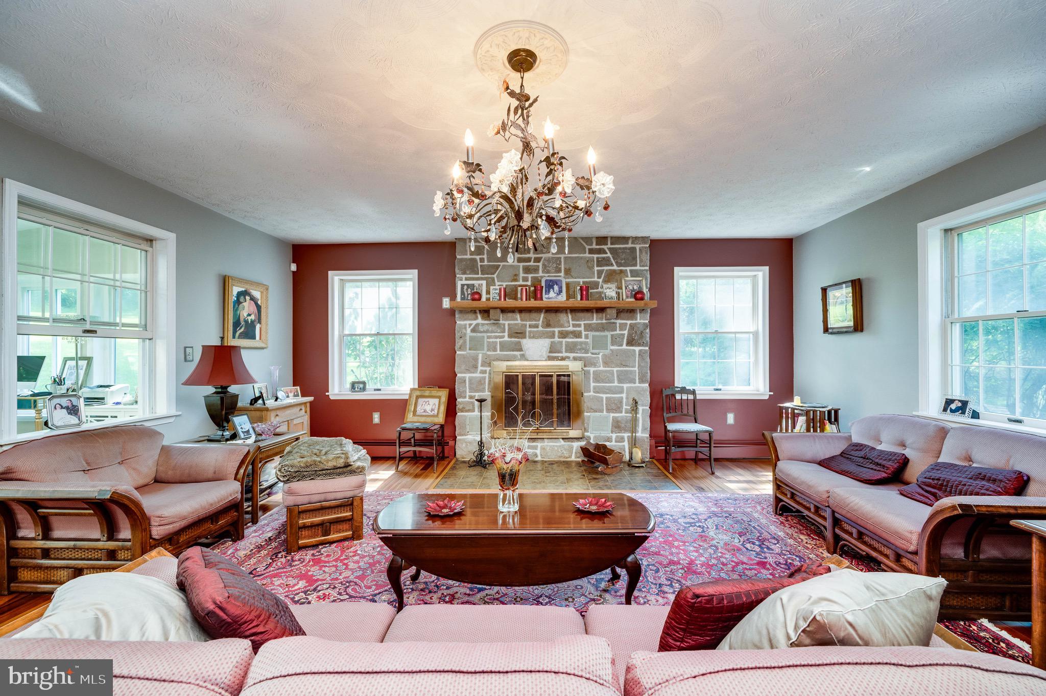 MONTROSE MANOR - Residential