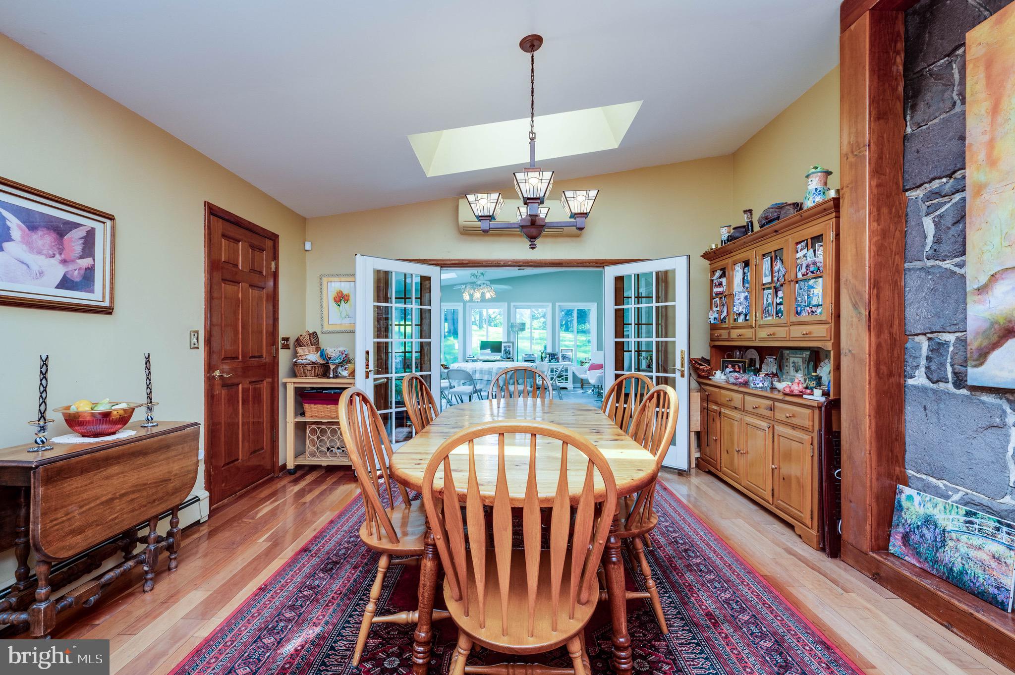 MONTROSE MANOR - Residential