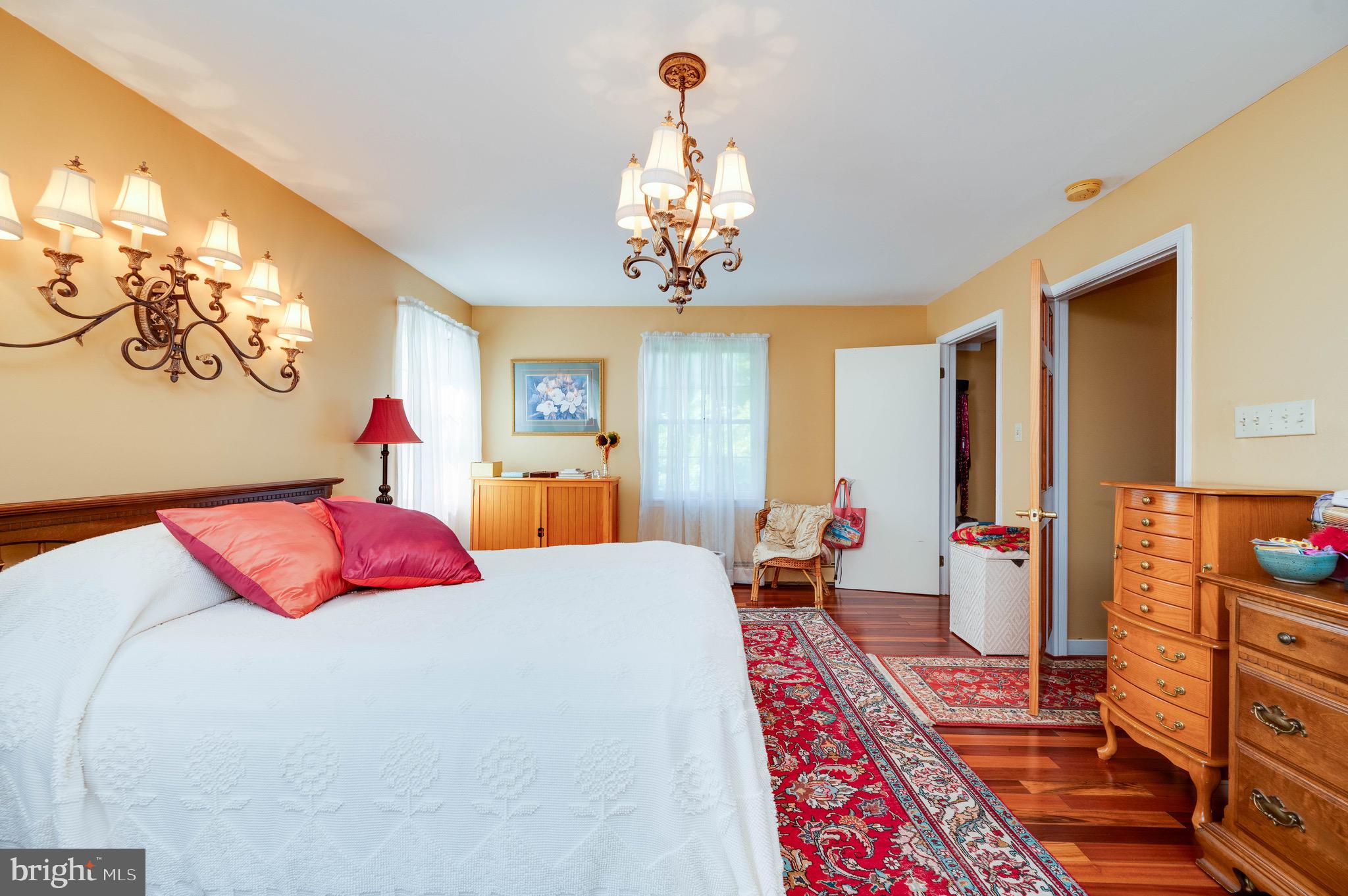 MONTROSE MANOR - Residential