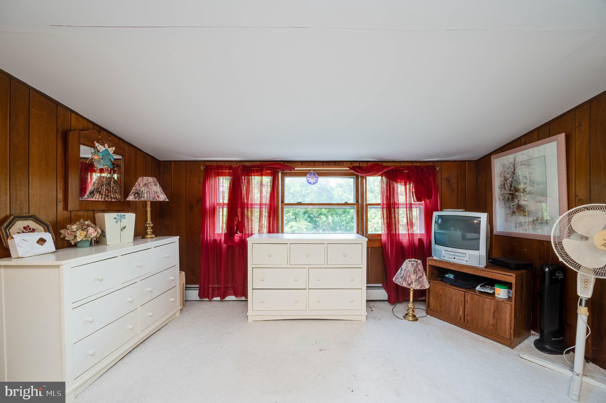 MONTROSE MANOR - Residential