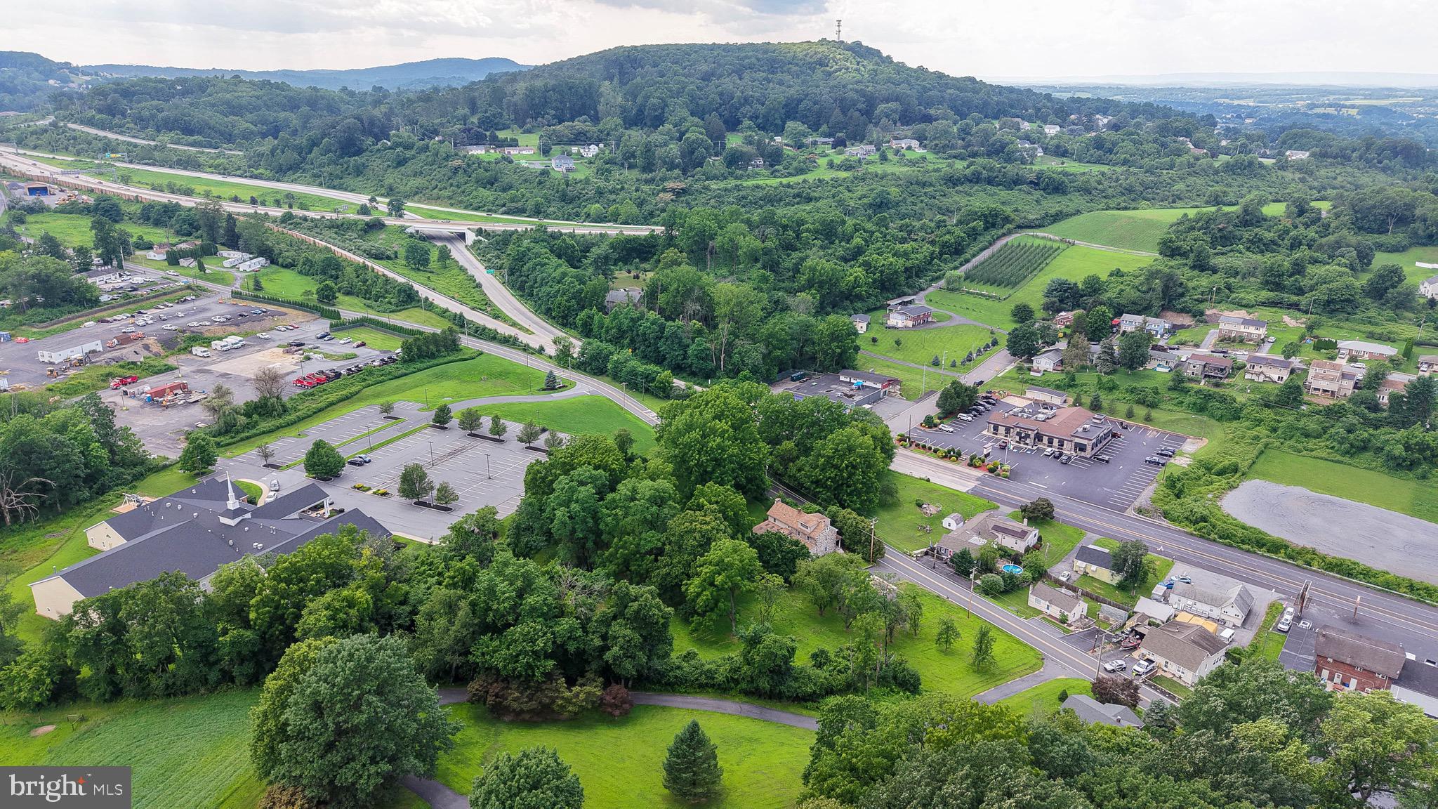 MONTROSE MANOR - Residential