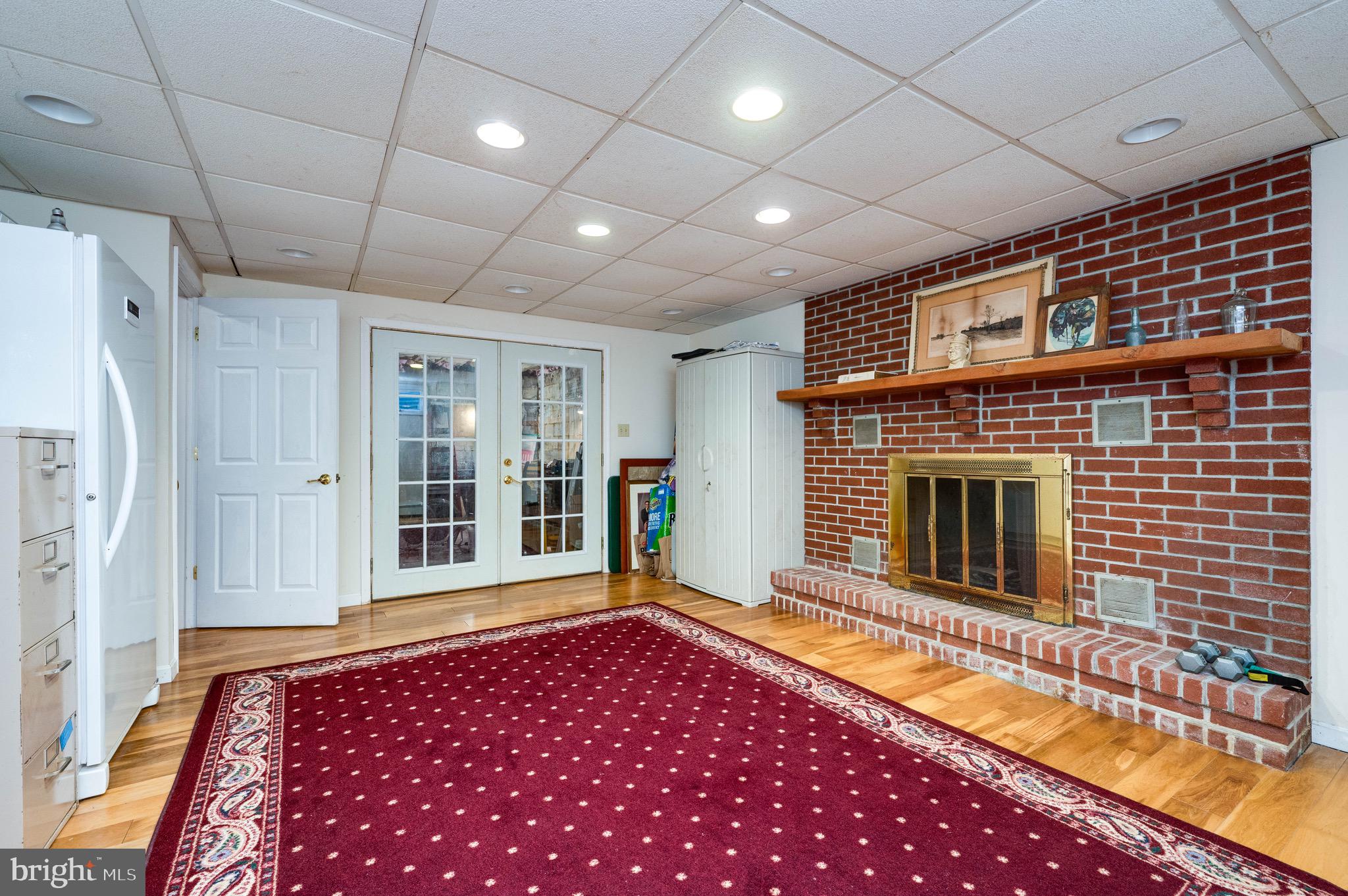 MONTROSE MANOR - Residential