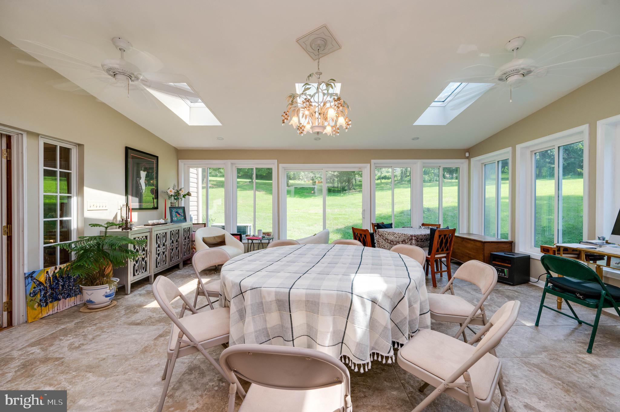 MONTROSE MANOR - Residential