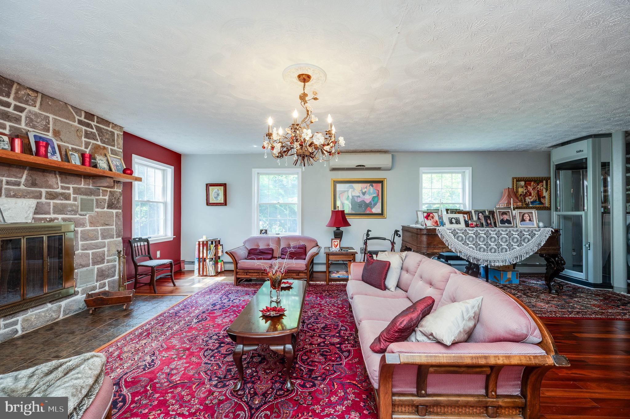 MONTROSE MANOR - Residential