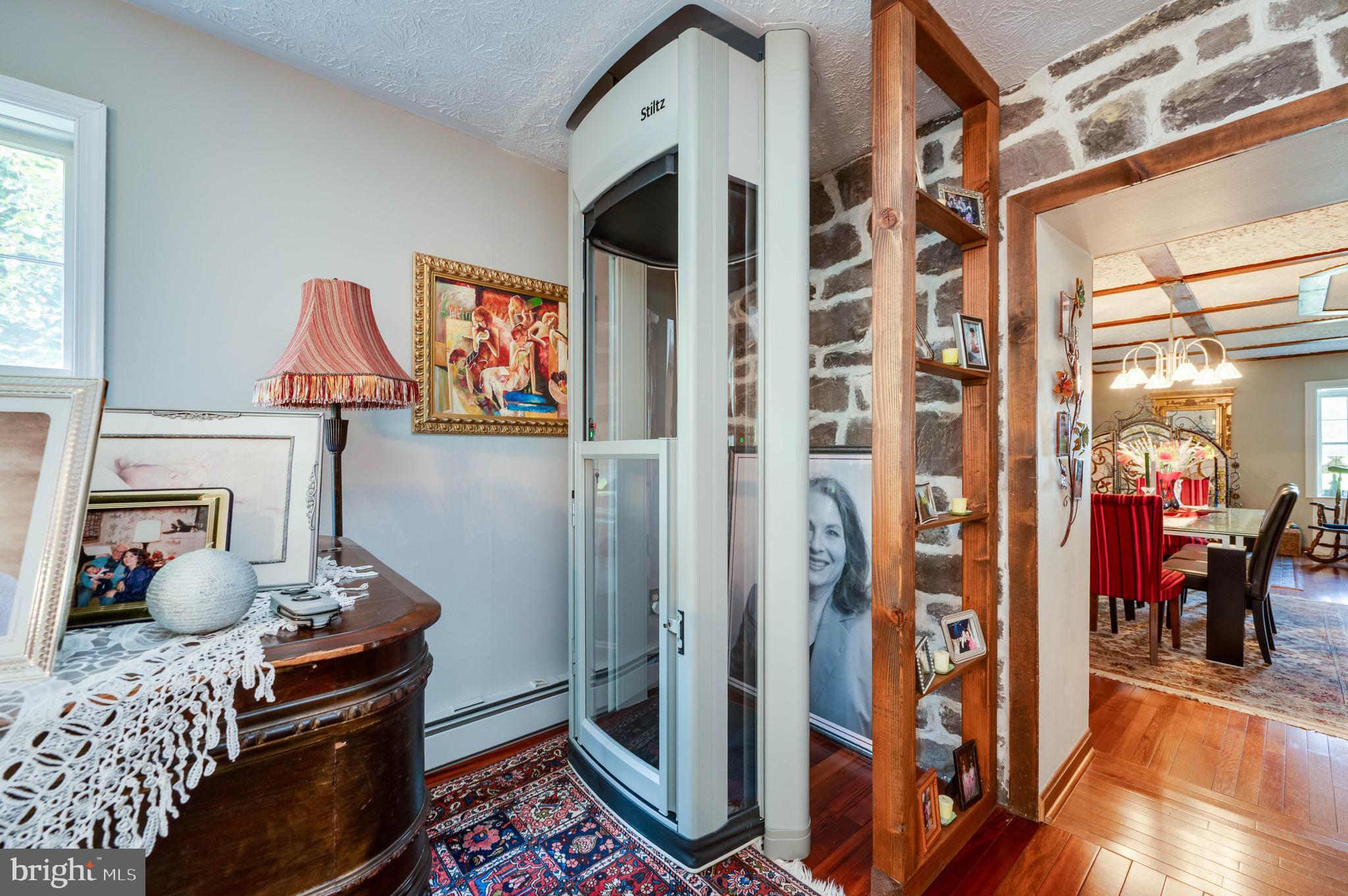 MONTROSE MANOR - Residential