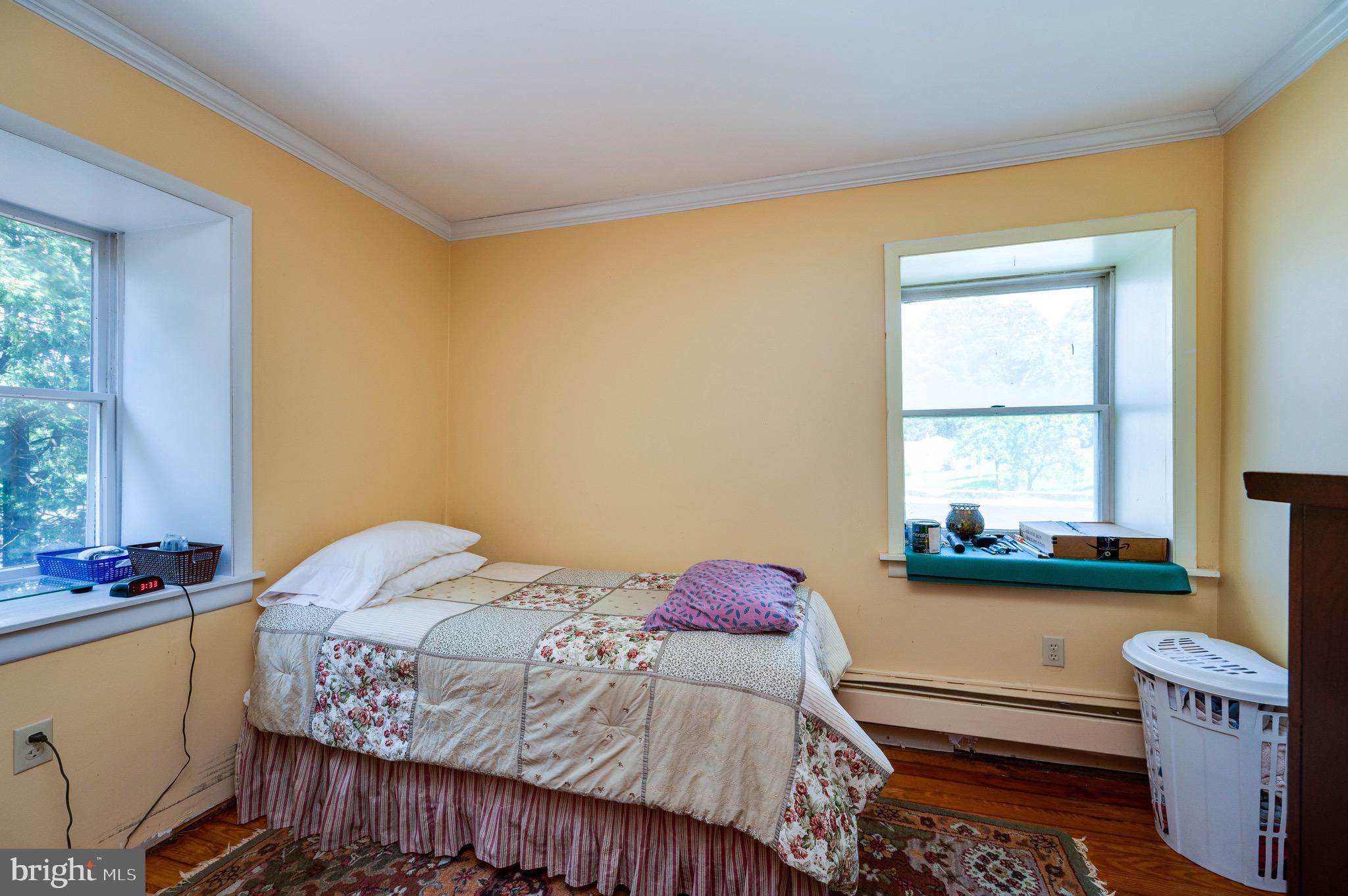 MONTROSE MANOR - Residential