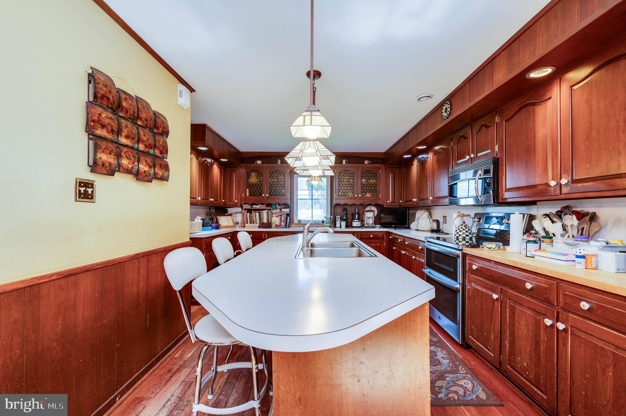 MONTROSE MANOR - Residential