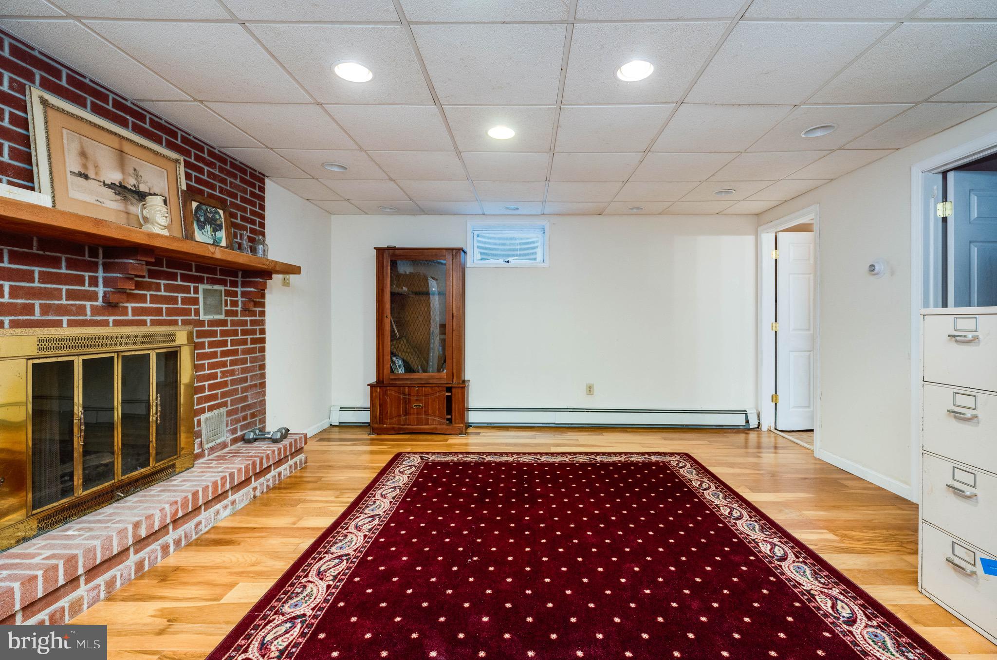 MONTROSE MANOR - Residential