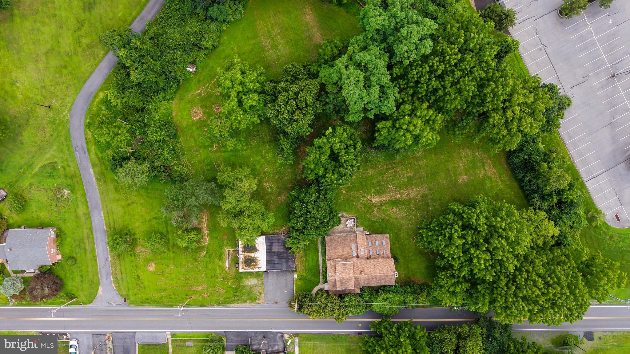 MONTROSE MANOR - Residential