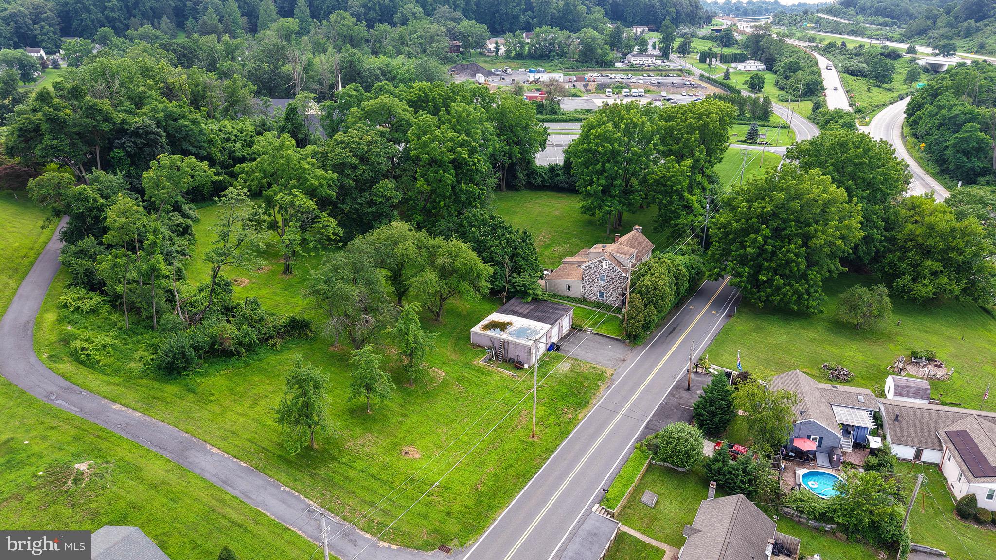 MONTROSE MANOR - Residential