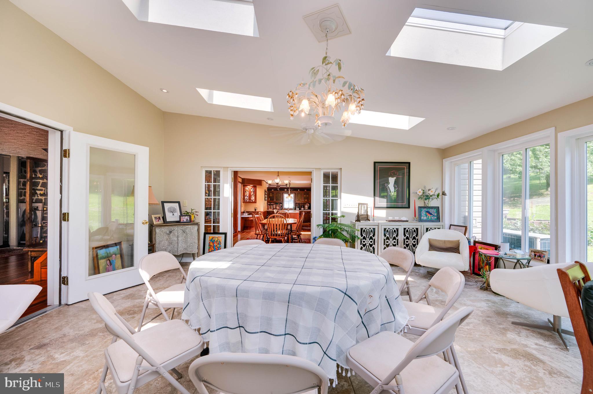 MONTROSE MANOR - Residential