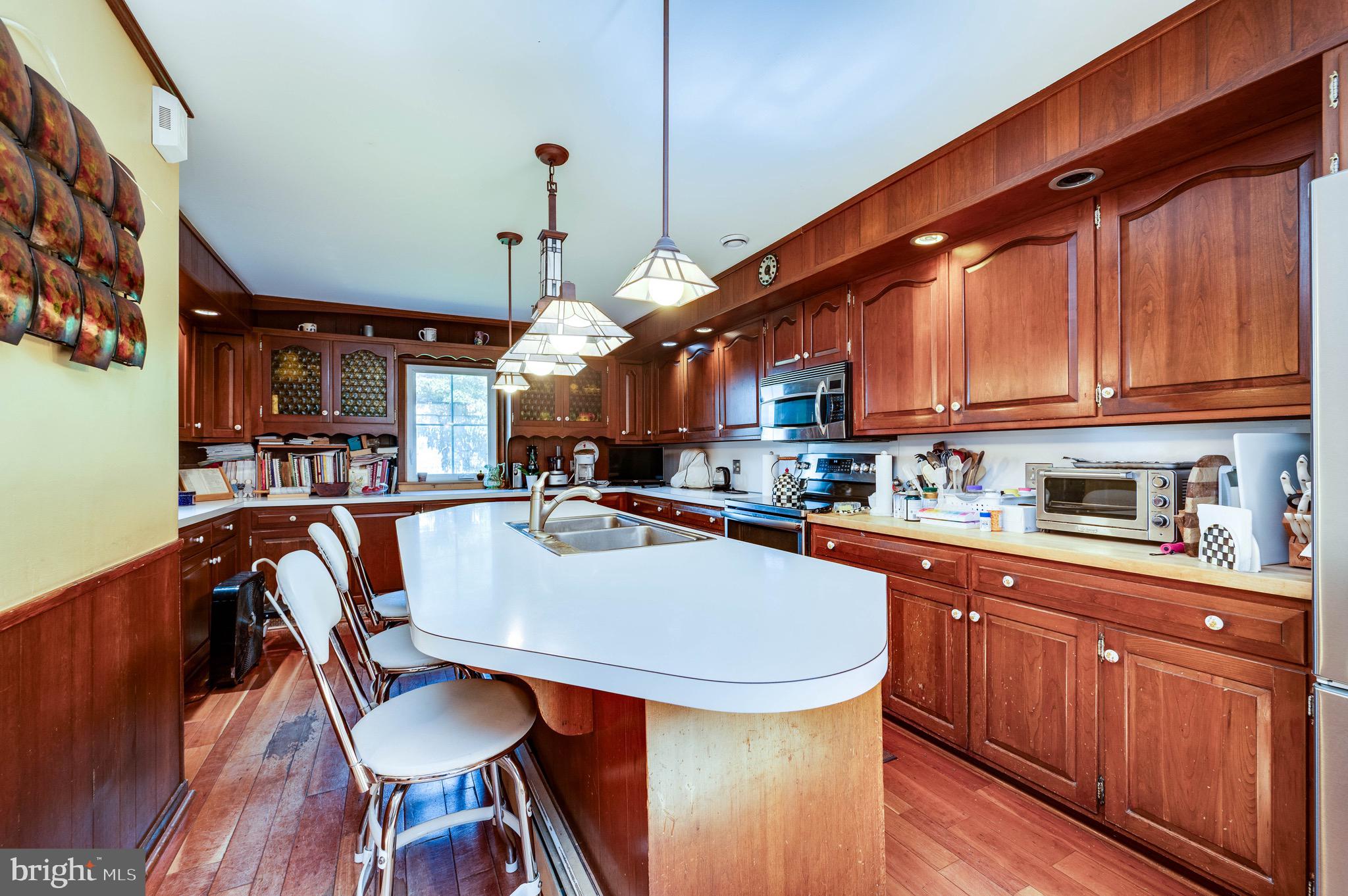 MONTROSE MANOR - Residential