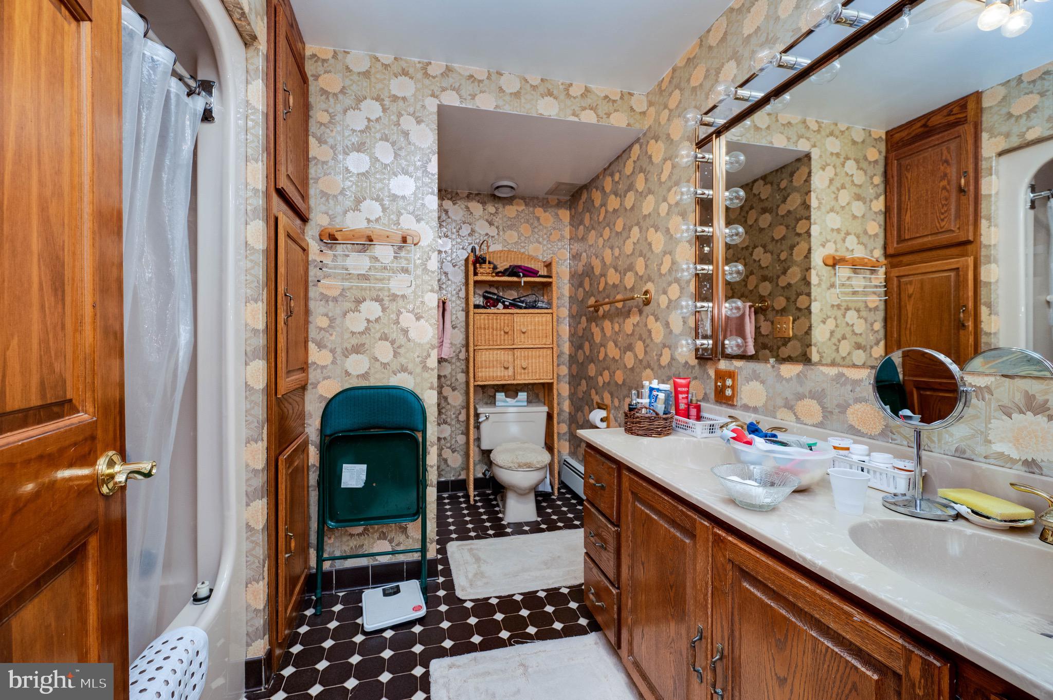 MONTROSE MANOR - Residential