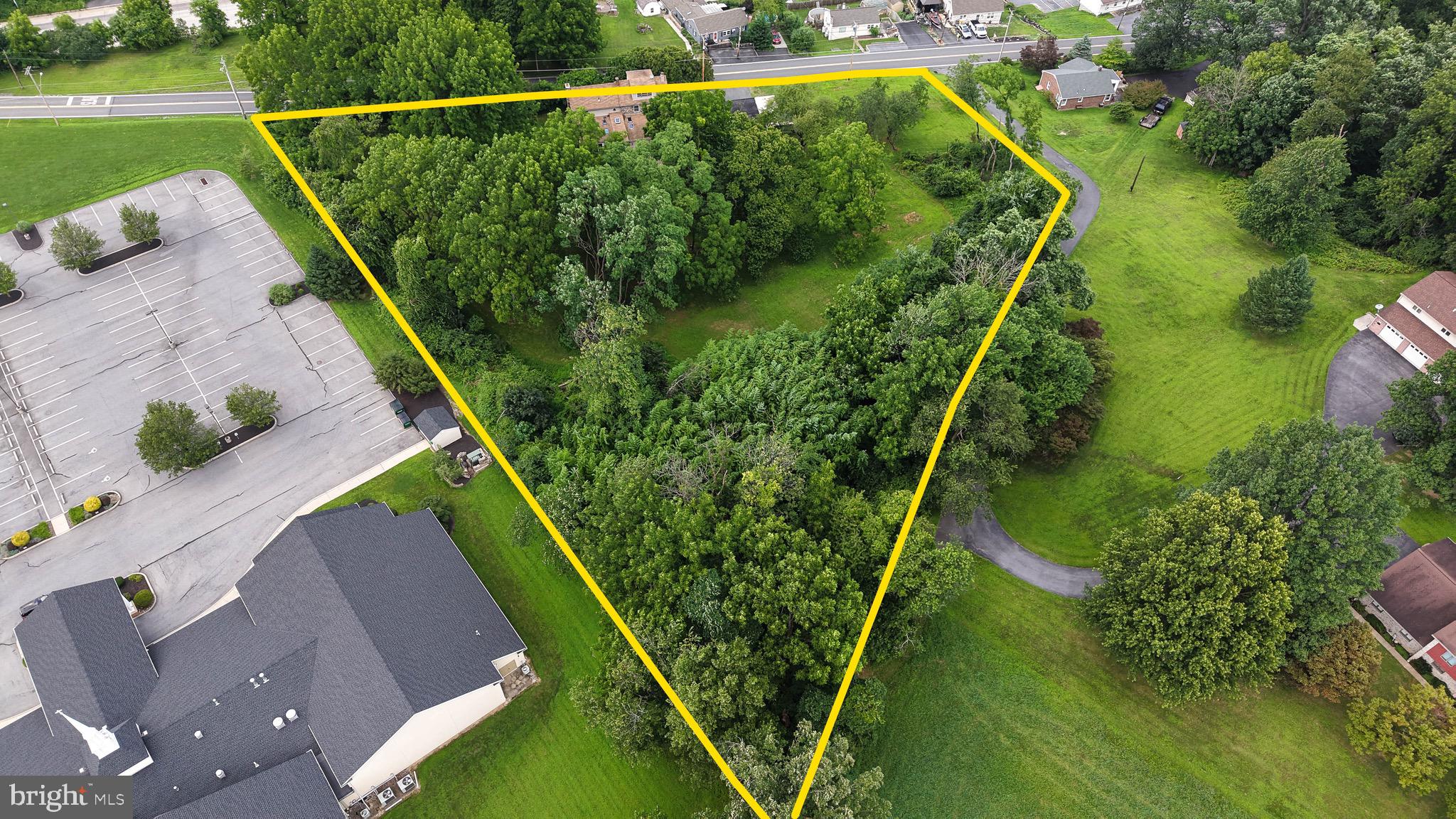 MONTROSE MANOR - Residential