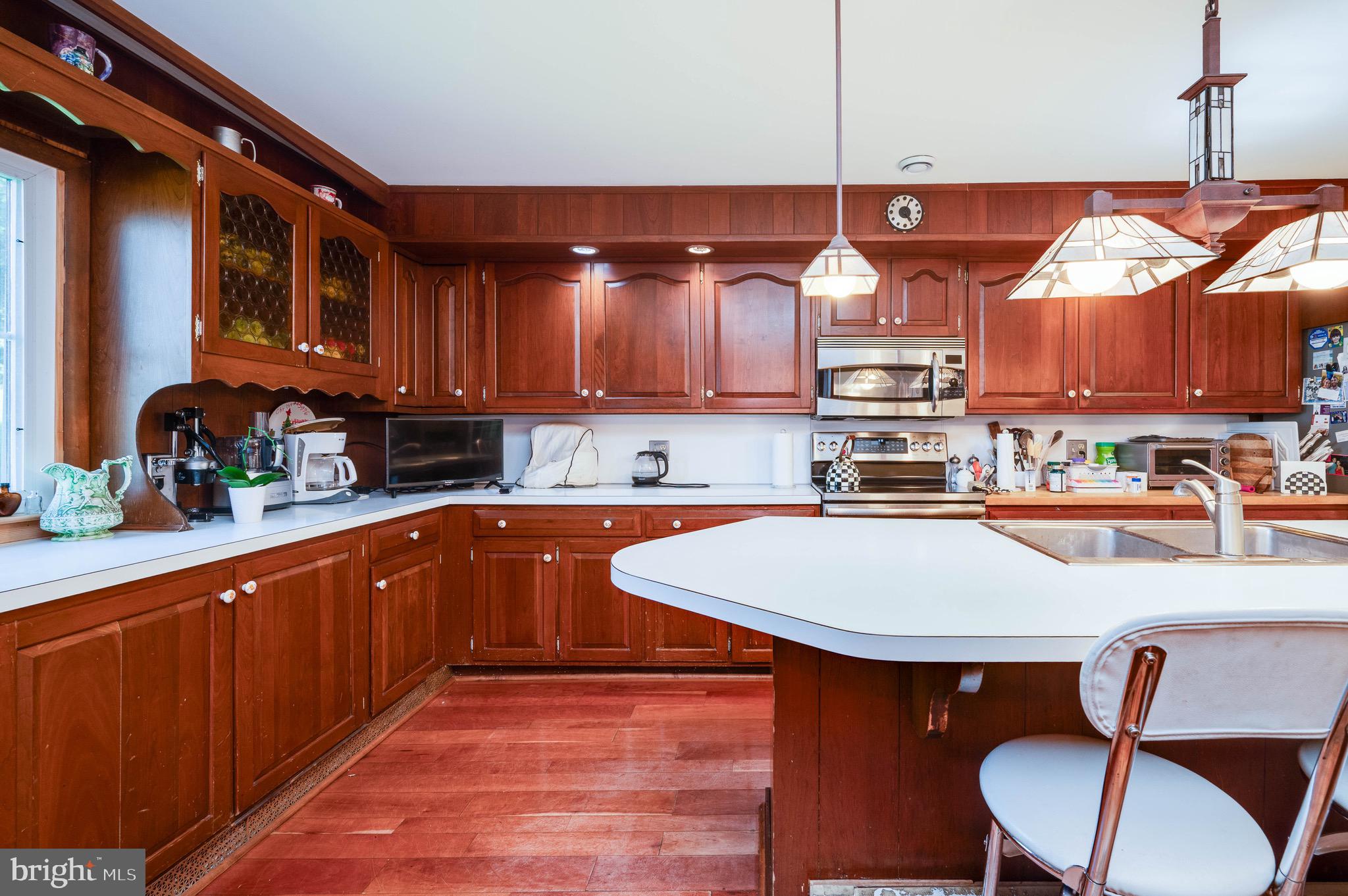 MONTROSE MANOR - Residential