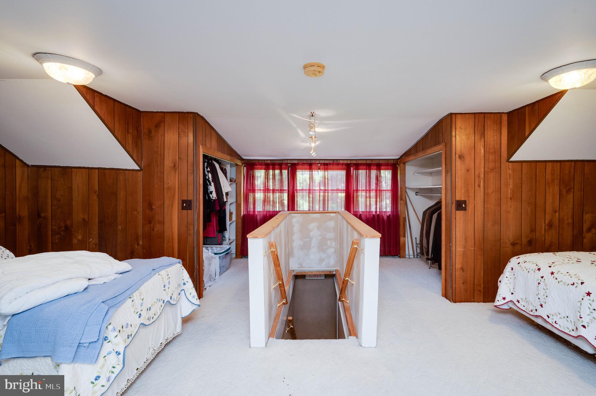 MONTROSE MANOR - Residential