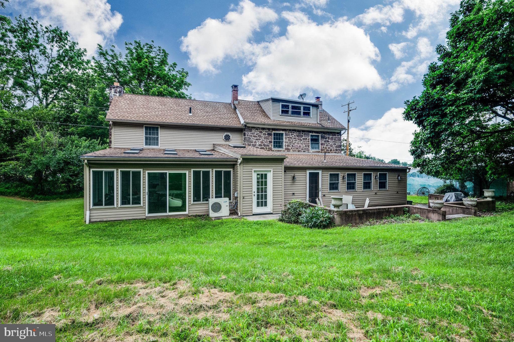 MONTROSE MANOR - Residential