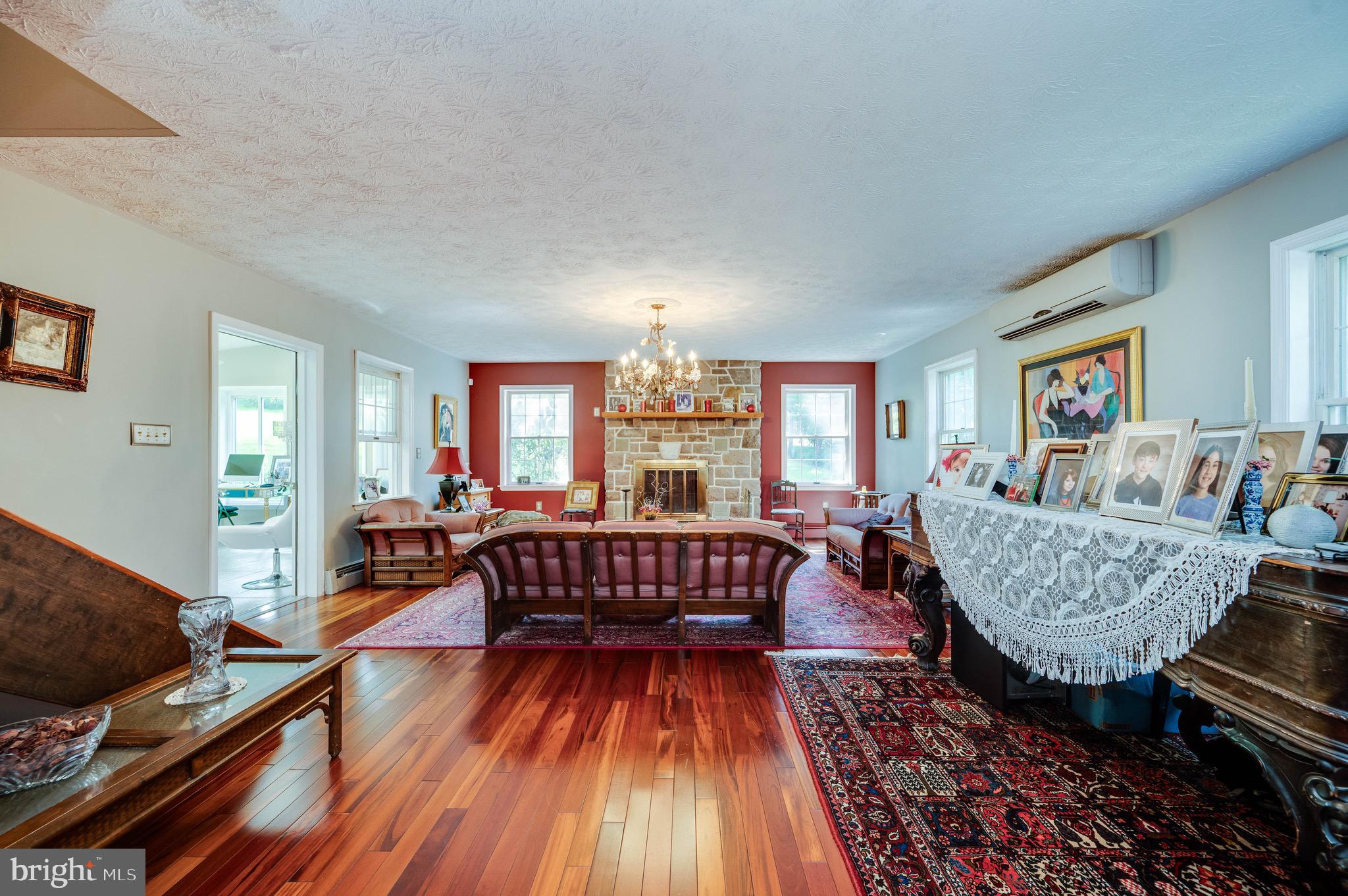 MONTROSE MANOR - Residential