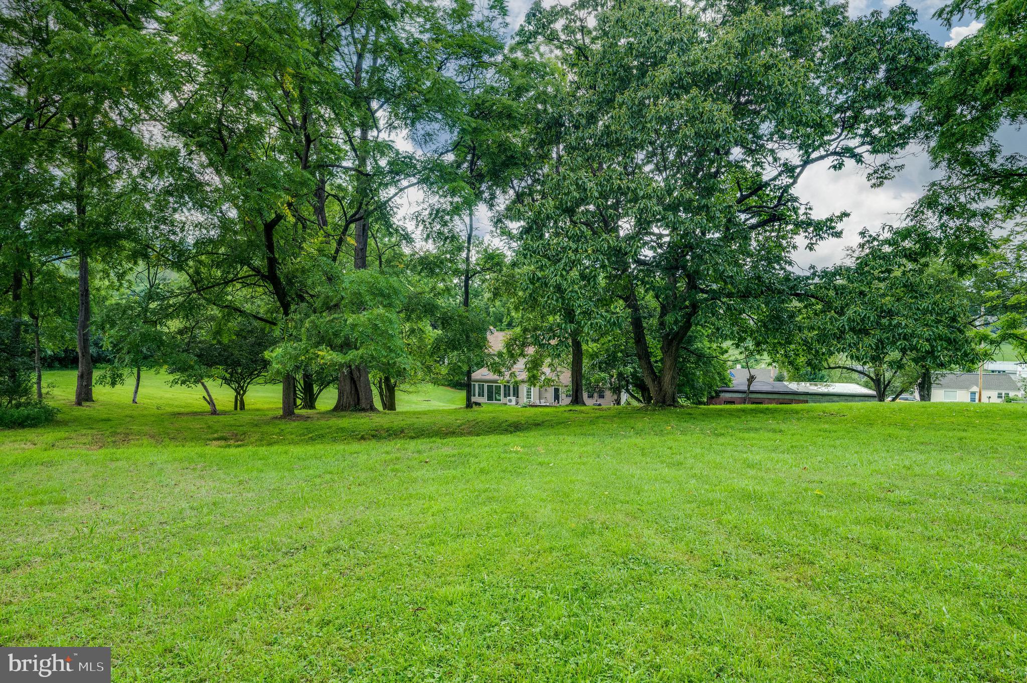 MONTROSE MANOR - Residential