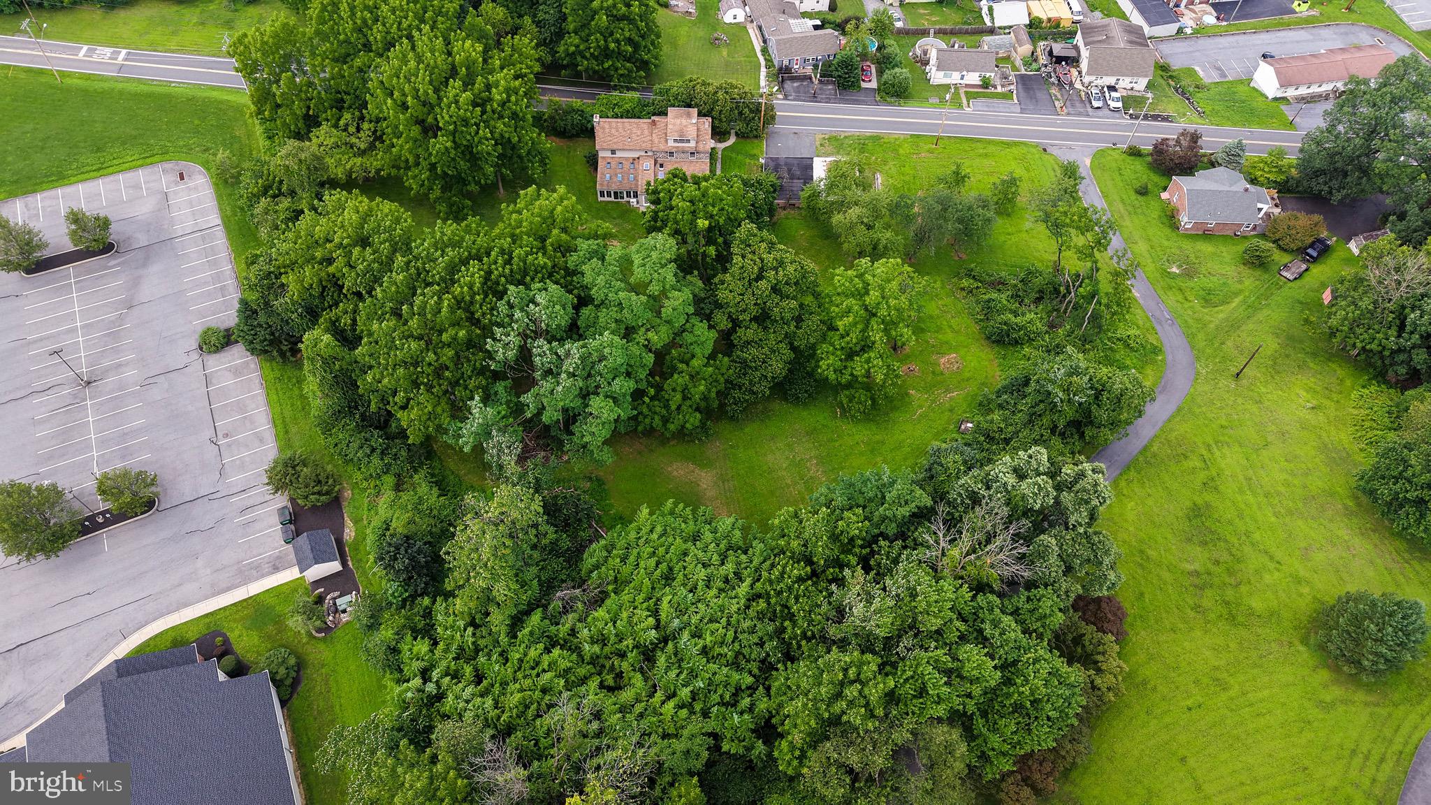 MONTROSE MANOR - Residential