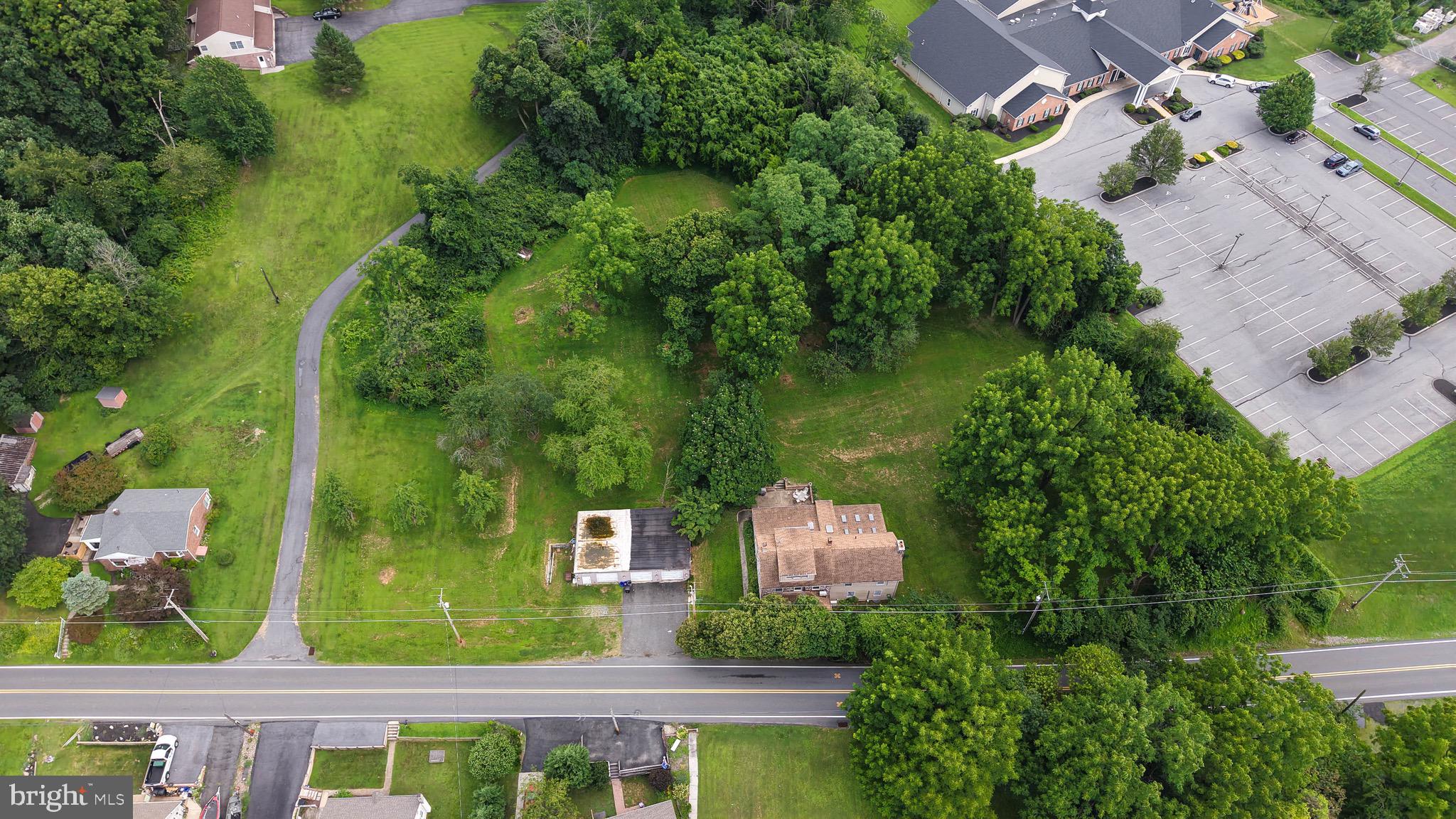 MONTROSE MANOR - Residential