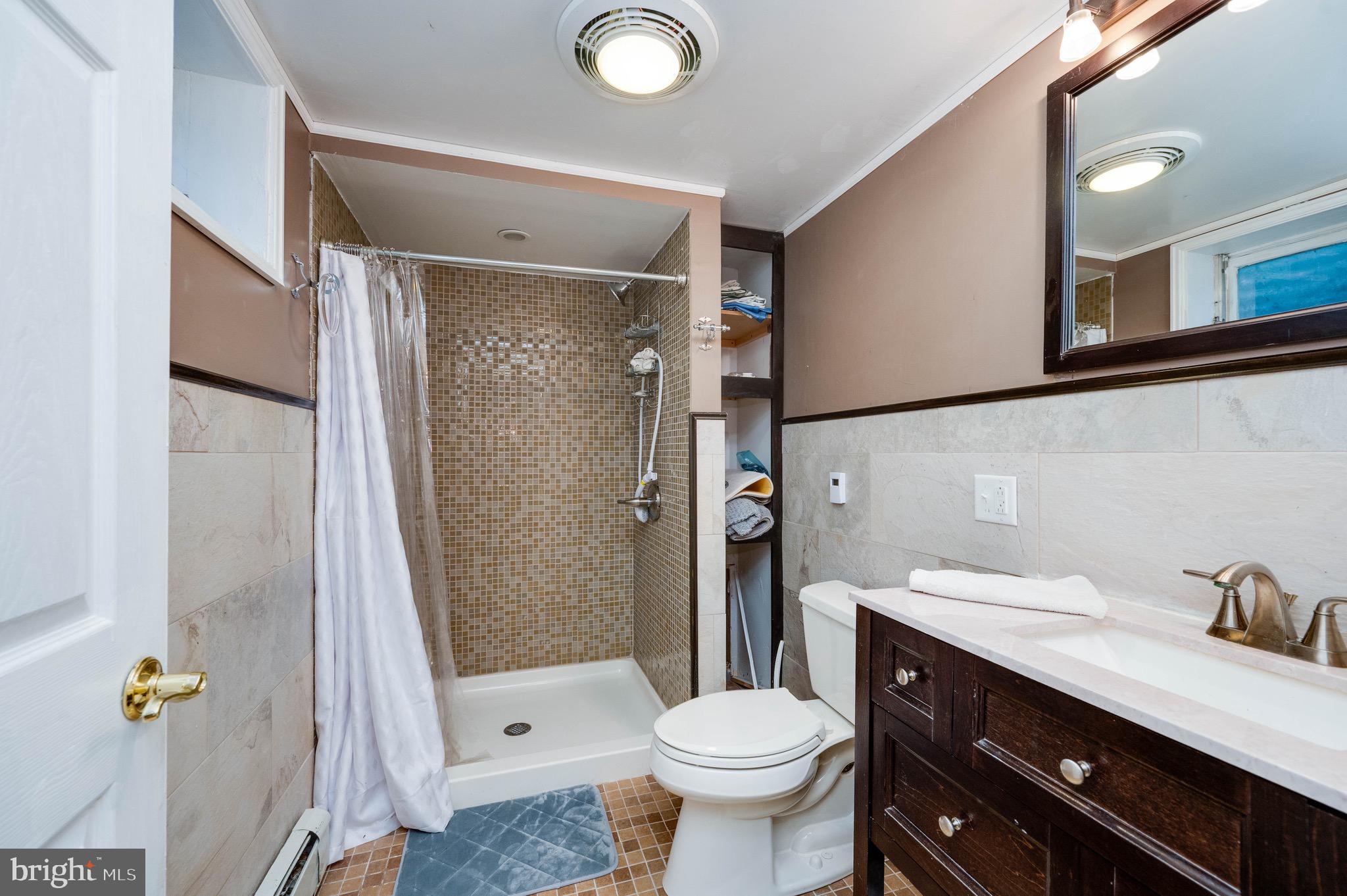 MONTROSE MANOR - Residential