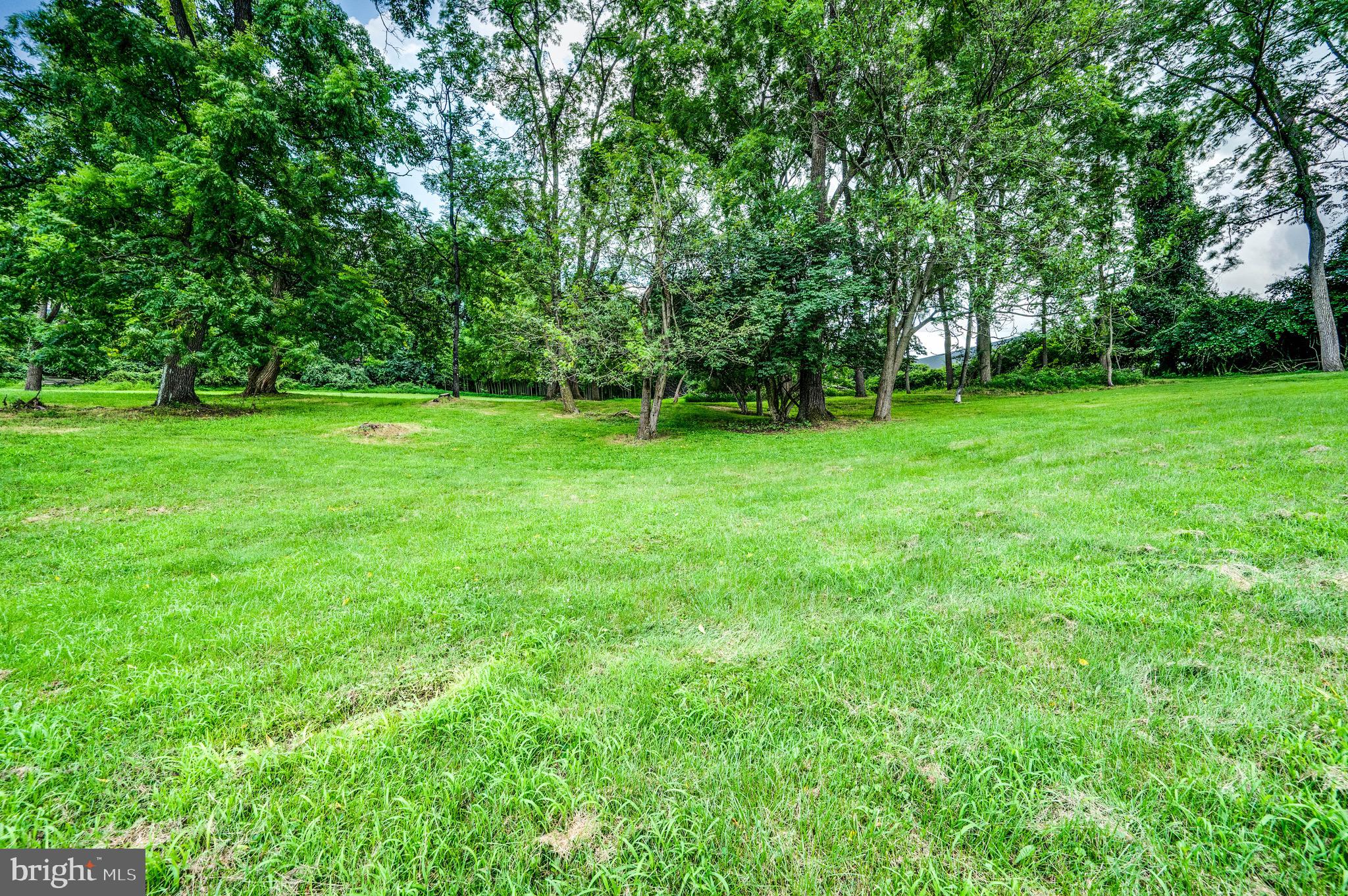 MONTROSE MANOR - Residential