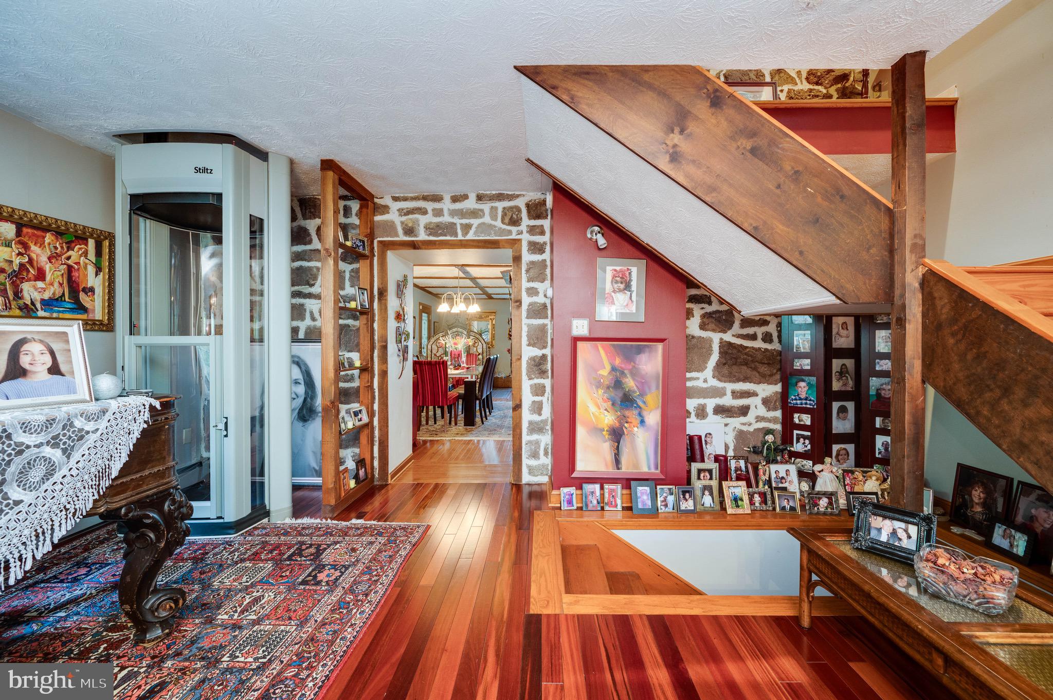 MONTROSE MANOR - Residential