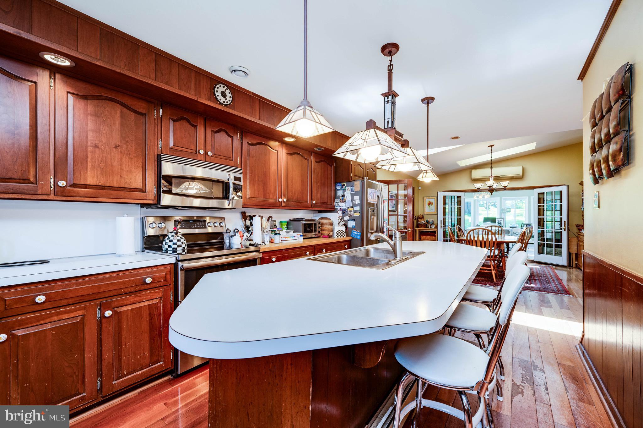 MONTROSE MANOR - Residential