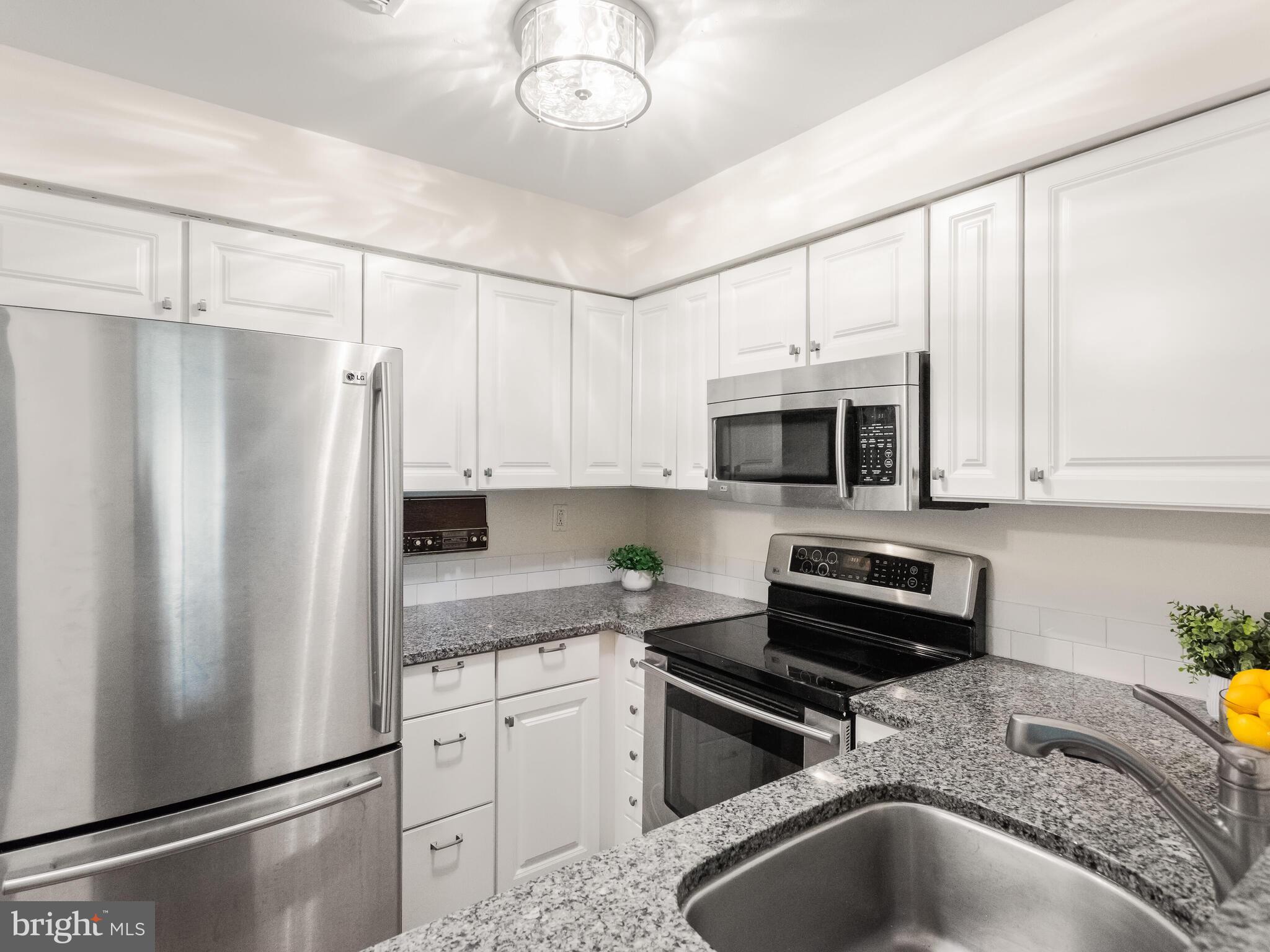 SUMMIT HOUSE - Residential