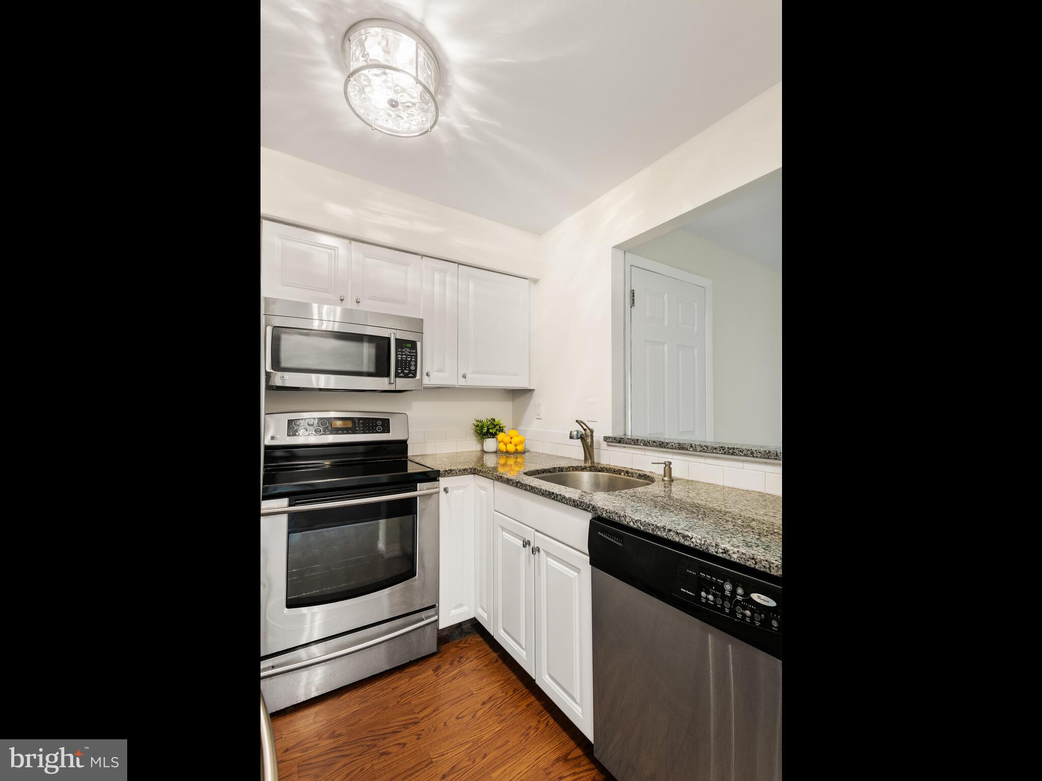 SUMMIT HOUSE - Residential