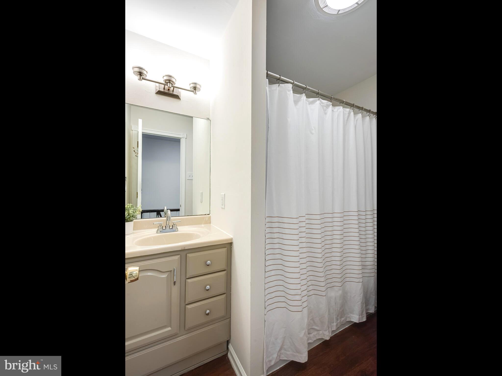 SUMMIT HOUSE - Residential