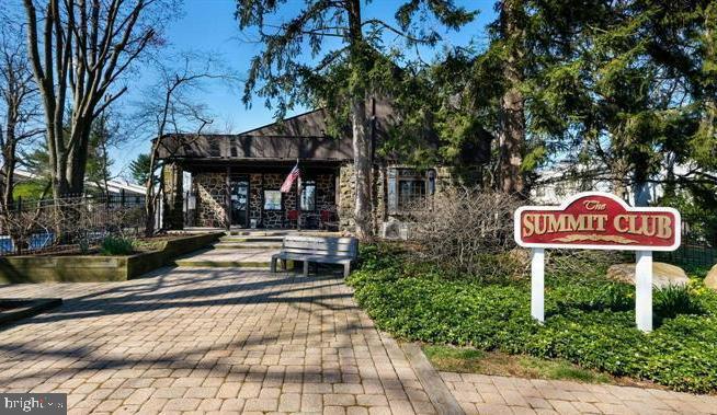 SUMMIT HOUSE - Residential