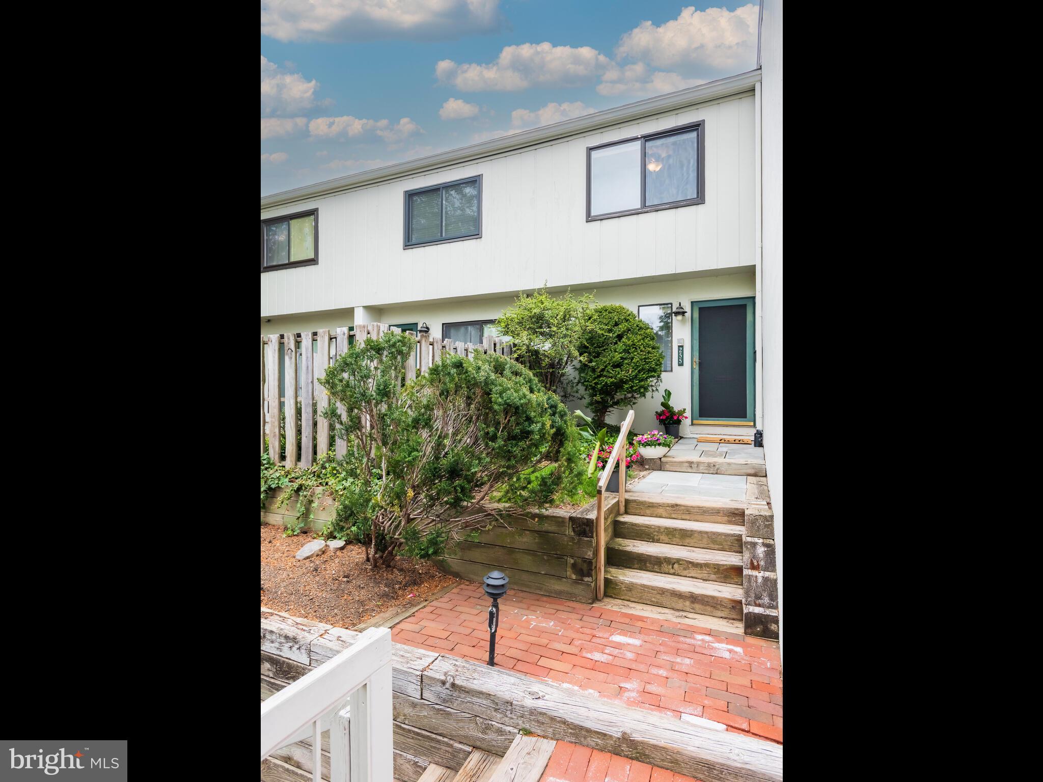 SUMMIT HOUSE - Residential