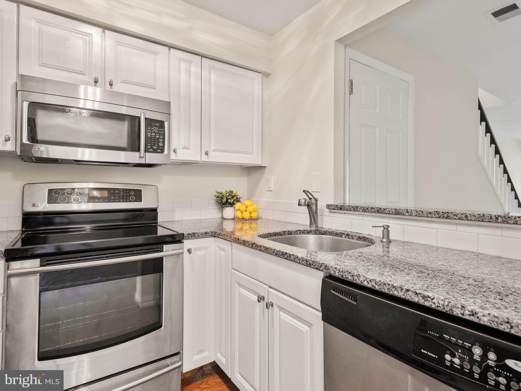 SUMMIT HOUSE - Residential