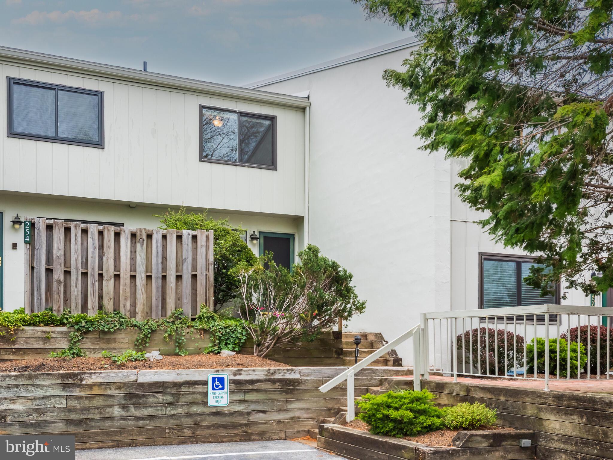 SUMMIT HOUSE - Residential