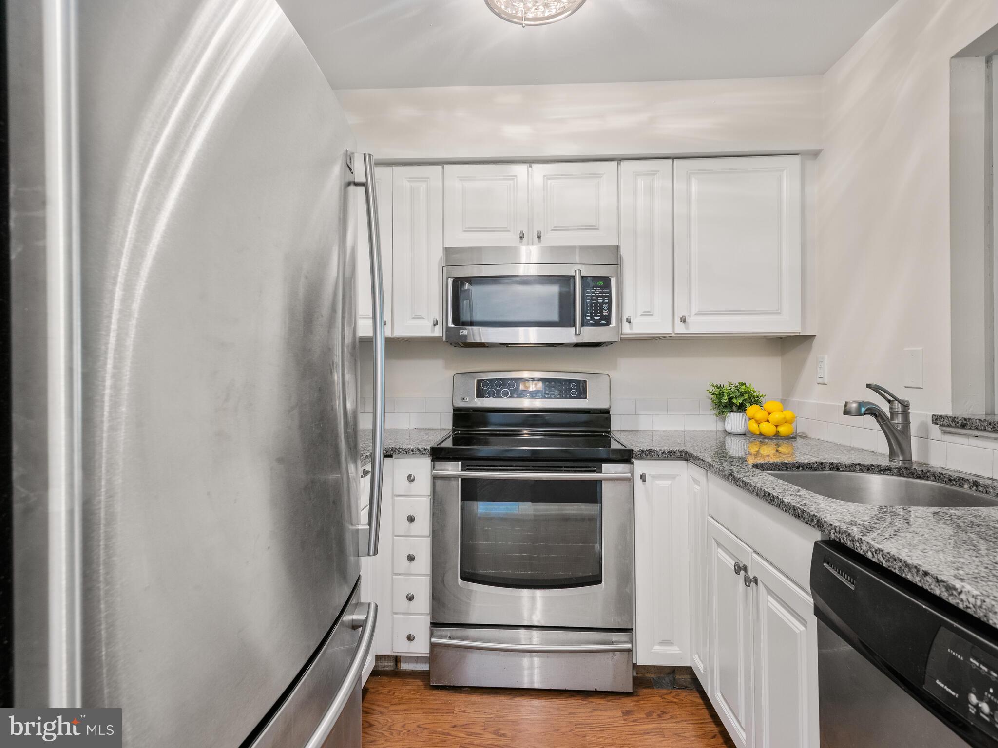 SUMMIT HOUSE - Residential