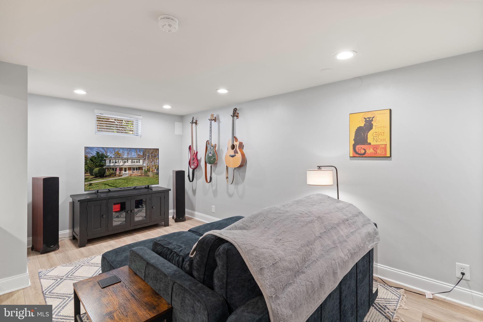 FAIRFAX ACRES - Residential