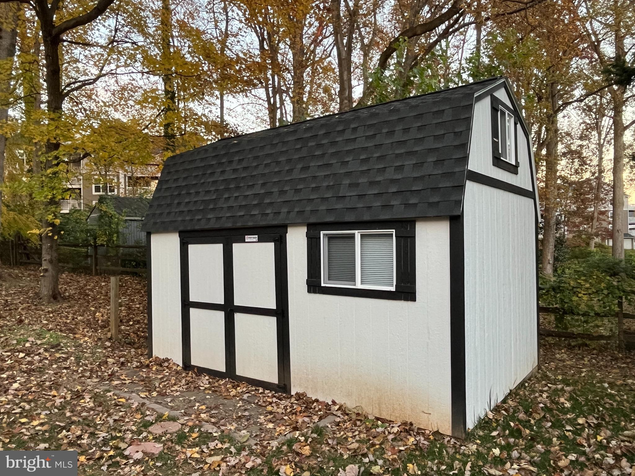 FAIRFAX ACRES - Residential