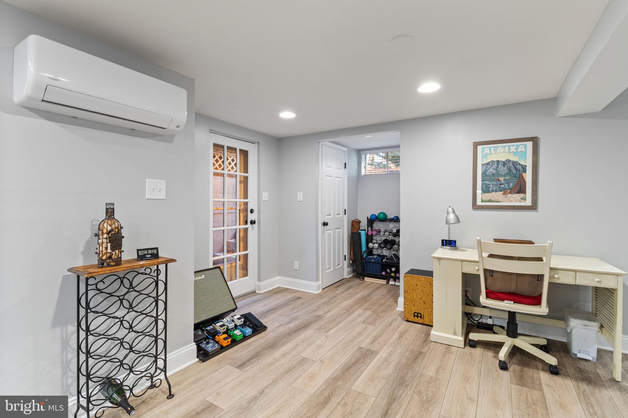 FAIRFAX ACRES - Residential