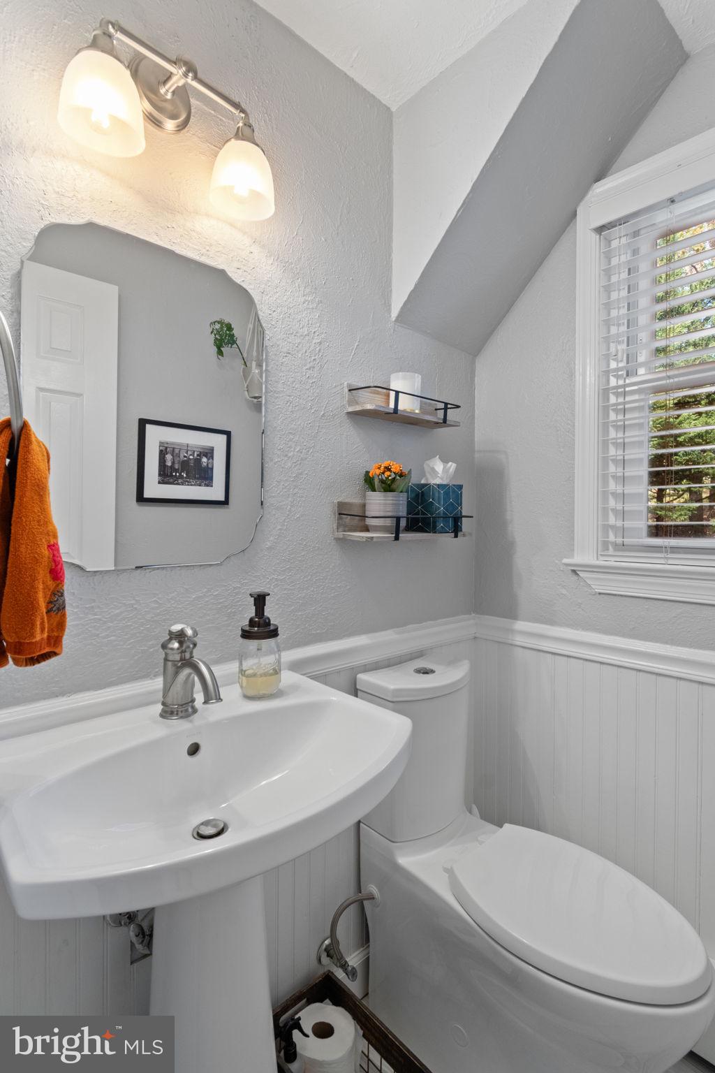 FAIRFAX ACRES - Residential