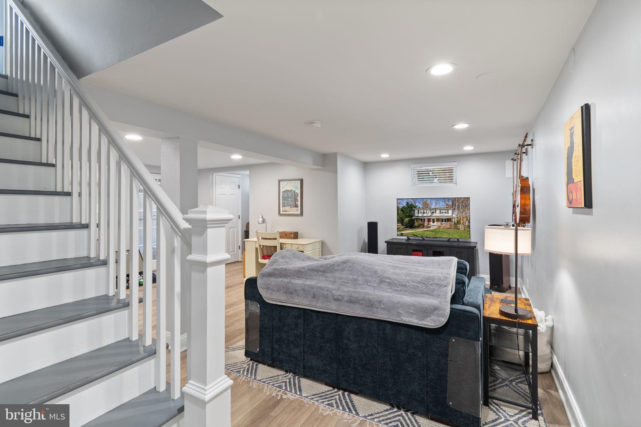 FAIRFAX ACRES - Residential