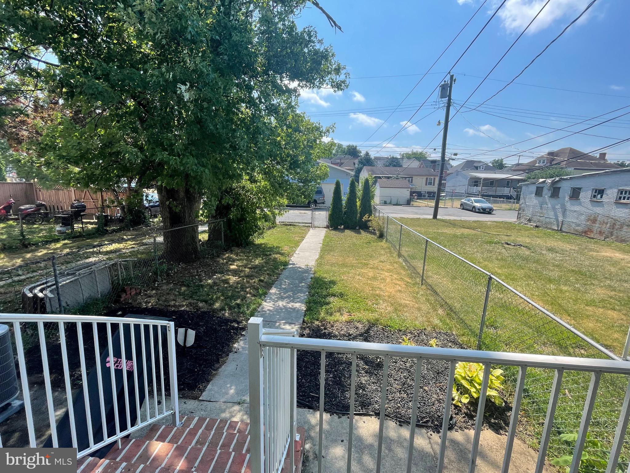 WEST END - Residential