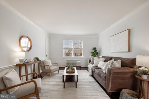 Photo of 1 Auburn Court #B, ALEXANDRIA, VA 22305 (MLS # VAAX2055354)