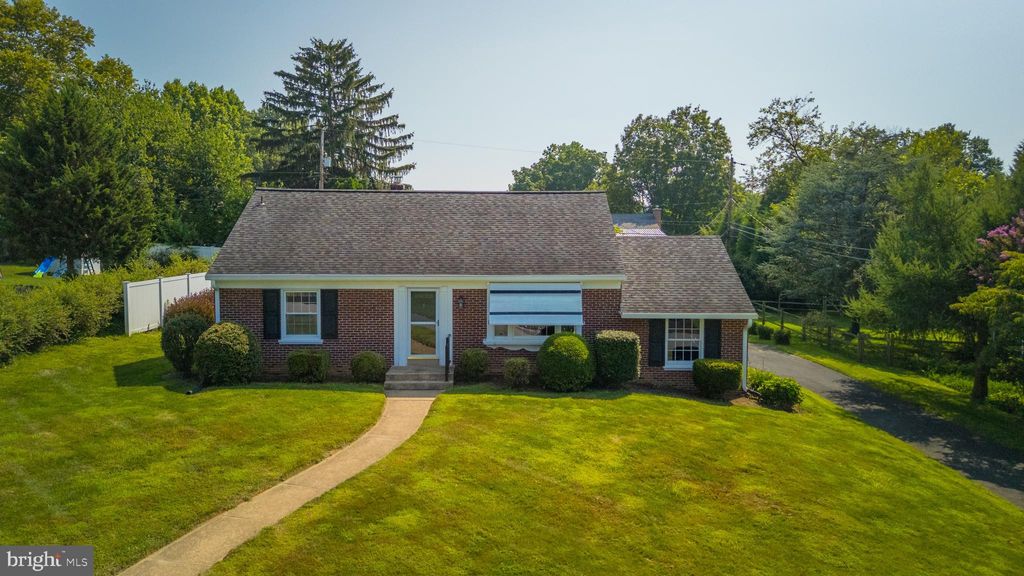 Photo of 1865 Amity Drive, LANCASTER, PA 17601 (MLS # PALA2073736)