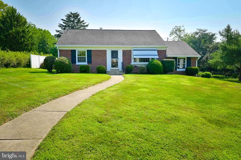 Photo of 1865 Amity Drive, LANCASTER, PA 17601 (MLS # PALA2073736)