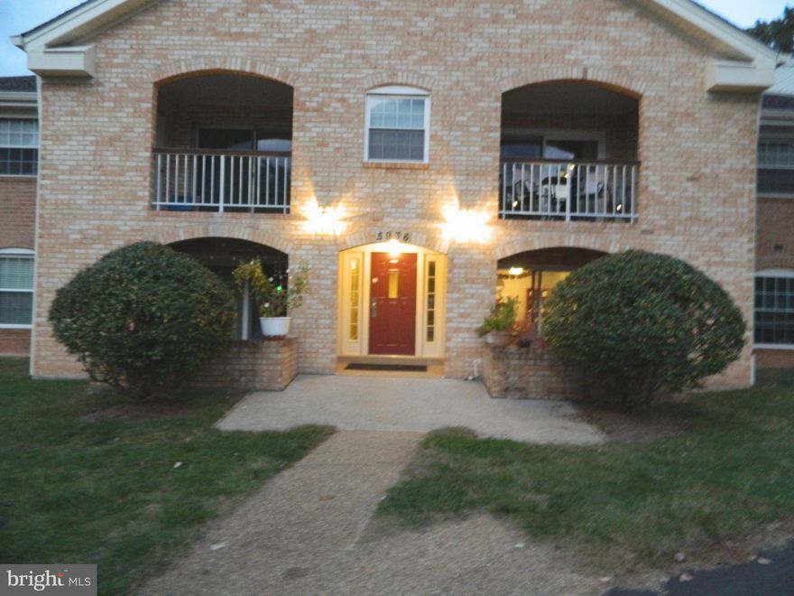 Vacant - please go and show. No calls necessary. Two bedroom, two full bath condo located in the serene Burke Cove enclave.  Nestled in 41 acres of charming woodlands, this unit has an updated kitchen with SS appliances, granite counters, tile floor and cabinets. Both full baths have updated sinks, light fixtures and sink fixtures. The master bedroom is spacious with two closets.  There is a newer stackable washer/dryer unit. Sliding glass door off the living room leads to a balcony that overlooks woods.  There is a 5x10 storage unit for the condo in the basement including shelves that convey. Walking paths, numerous lakes, parks, tot lots, basketball courts throughout the community. Close to FFx County Pkwy, Burke Centre Pkwy, VRE and commuter transportation.  Convenient to shopping, dining, GMU and Performing Arts  Center/Entertainment.  A  quiet community of gently rolling sidewalks and trails, fountains, play grounds and picnic areas amongst mature woodlands.