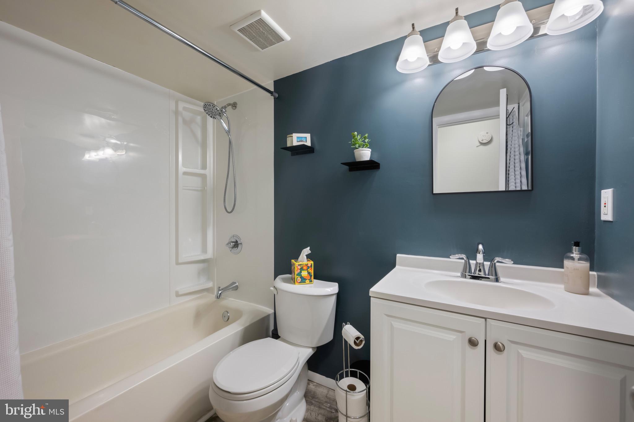 HAMPSTEAD VALLEY - Residential